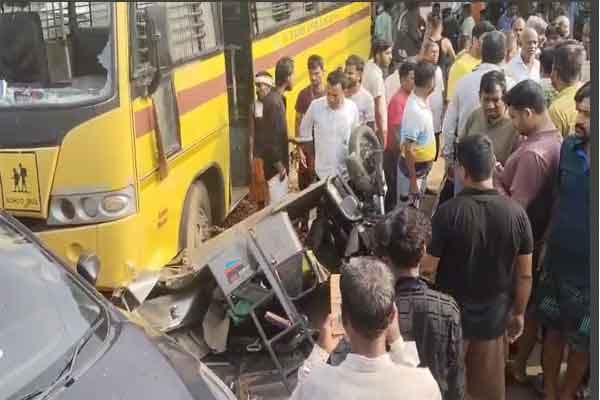 नाबालिग लड़का चला रहा था स्कूल बस, कई वाहनों को मारी टक्कर, हादसे में एक की मौत
