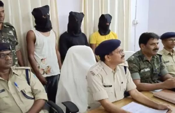 बैंक के अधिकारी बनकर करते थे ठगी, पुलिस के हत्थे चढ़े तीन साइबर अपराधी